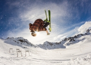 开云体育直播-F1新赛季揭幕战之夜，奥纳纳如何成为巴林赛道的胜负手