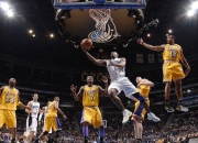 开云在线直播-米切尔关键节点连续得分，灰熊力克尼克斯诠释大心脏价值