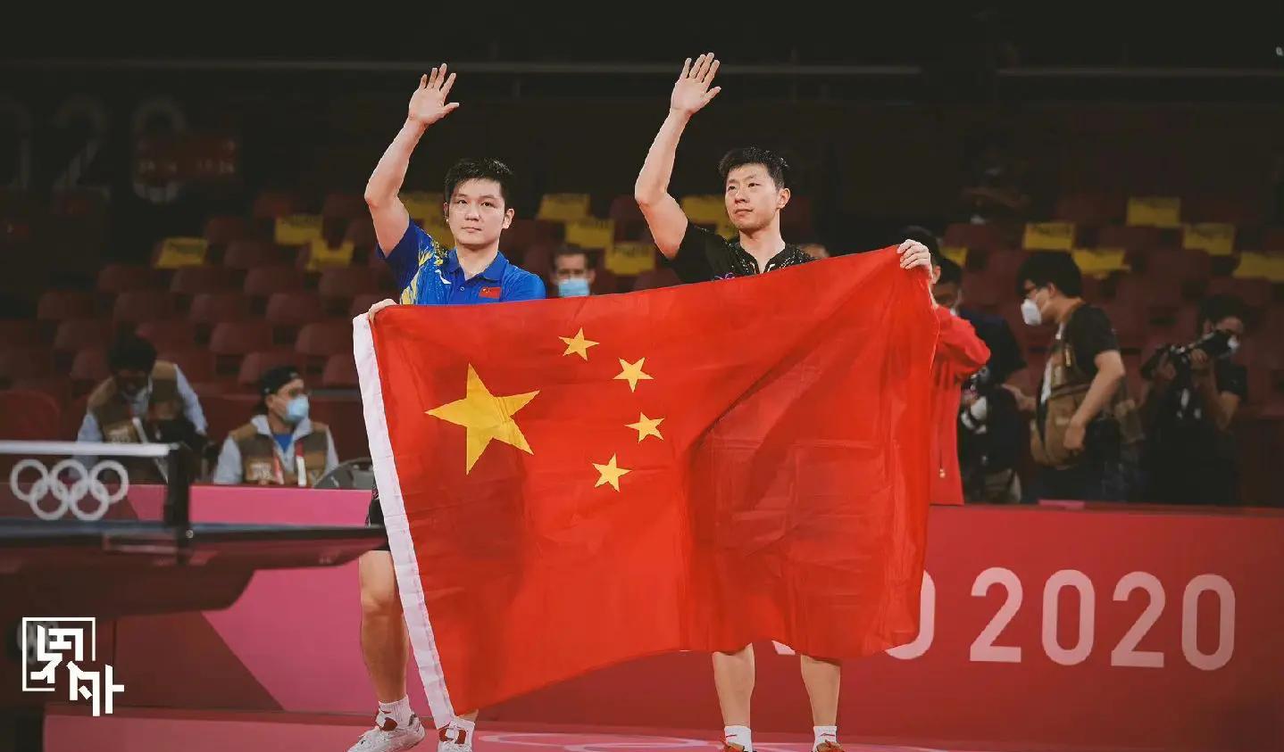 法国乒乓球队鏖战中国乒乓球队，马龙送出助攻