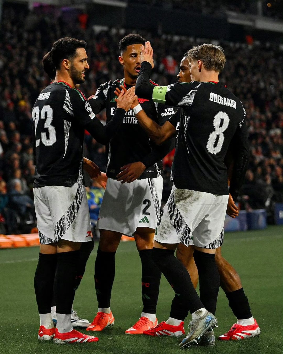 包含阿森纳客场-击败狼队，继续保持不败的词条