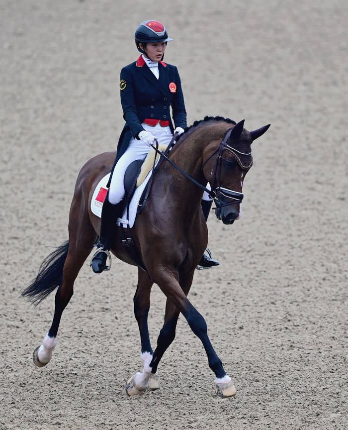 沙特阿拉伯选手在马术比赛中表现出色
