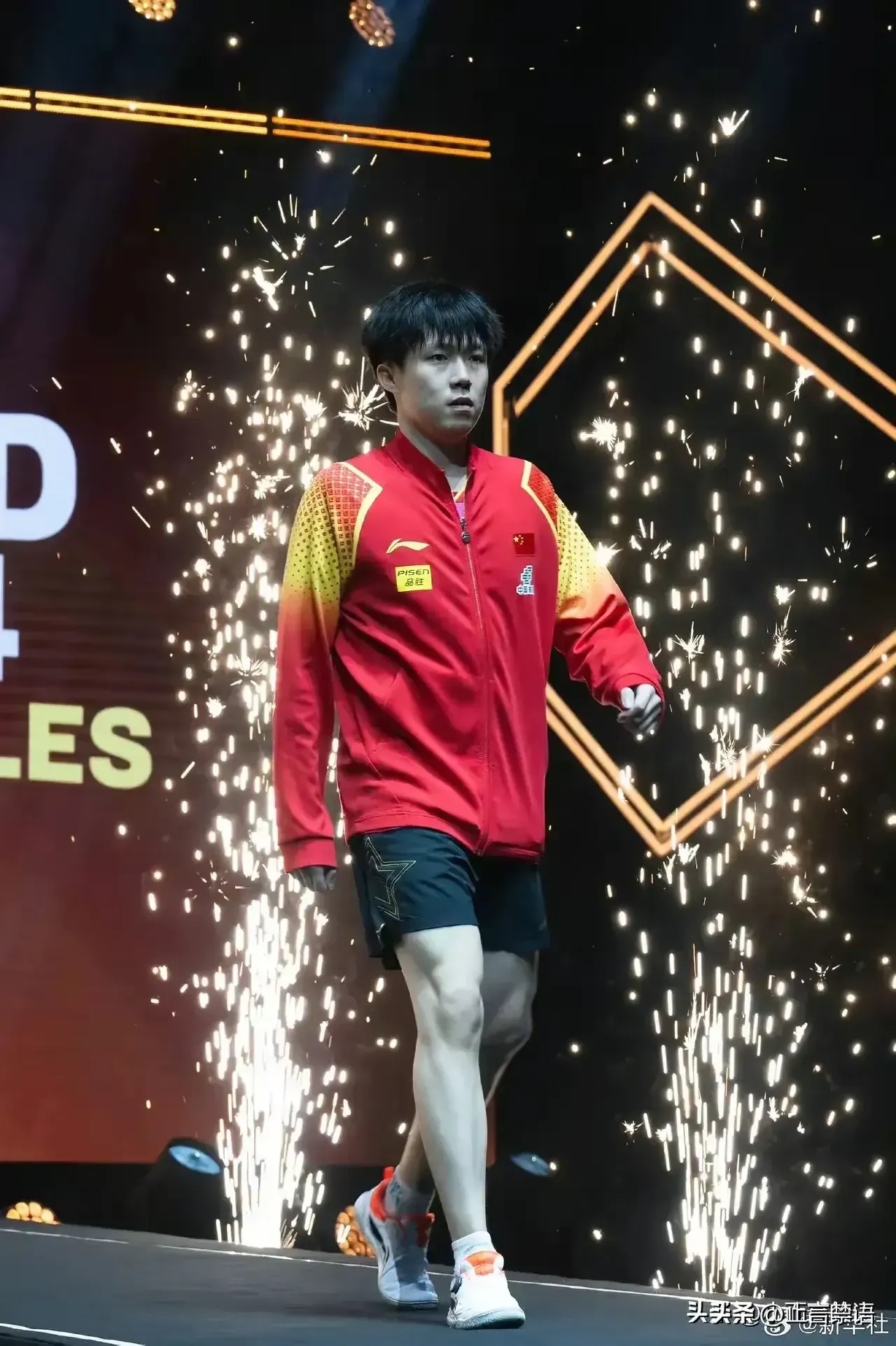 关于球场上绝技百出,帅气球星展现技压群雄的信息 关于球场上绝技百出,帅气球星展现技压群雄的信息