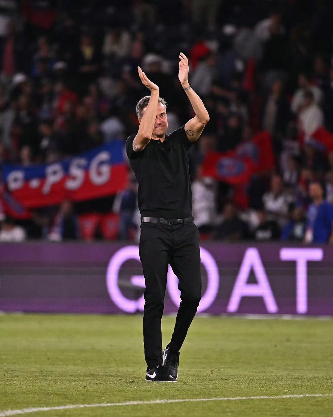 雷恩球员火力全开,主场大胜 雷恩球员火力全开,主场大胜