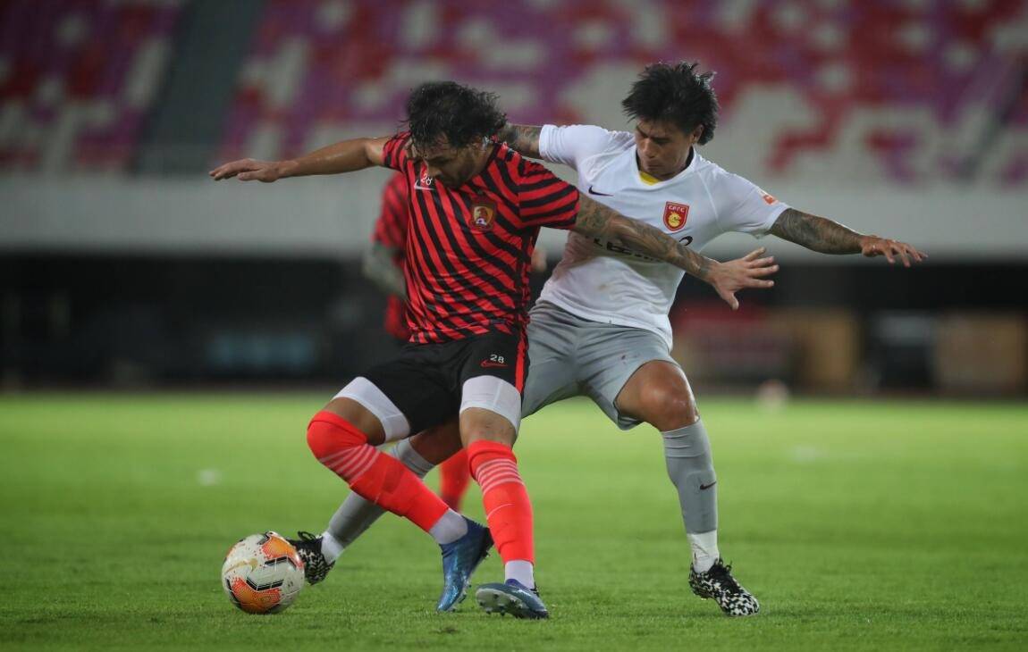 广州恒大球员互相鼓励，团队精神爆棚！的简单介绍