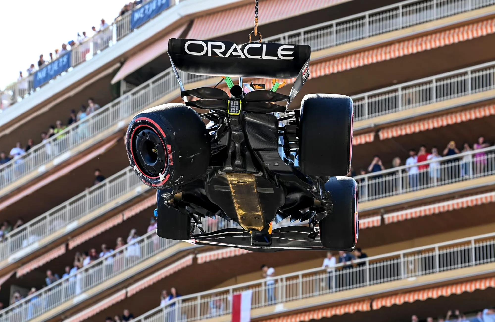 包含摩纳哥豪取连胜，击败对手矢志冲刺联赛榜首的词条