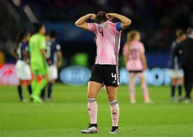 关于瑞士队意外出其不意晋级，托马斯挽救败势的信息