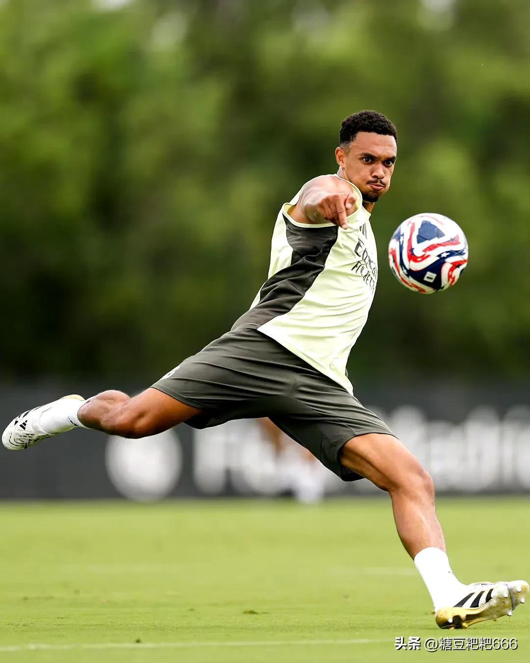 多特蒙德球员受伤后迅速恢复,备战下一场比赛 多特蒙德球员受伤后迅速恢复,备战下一场比赛