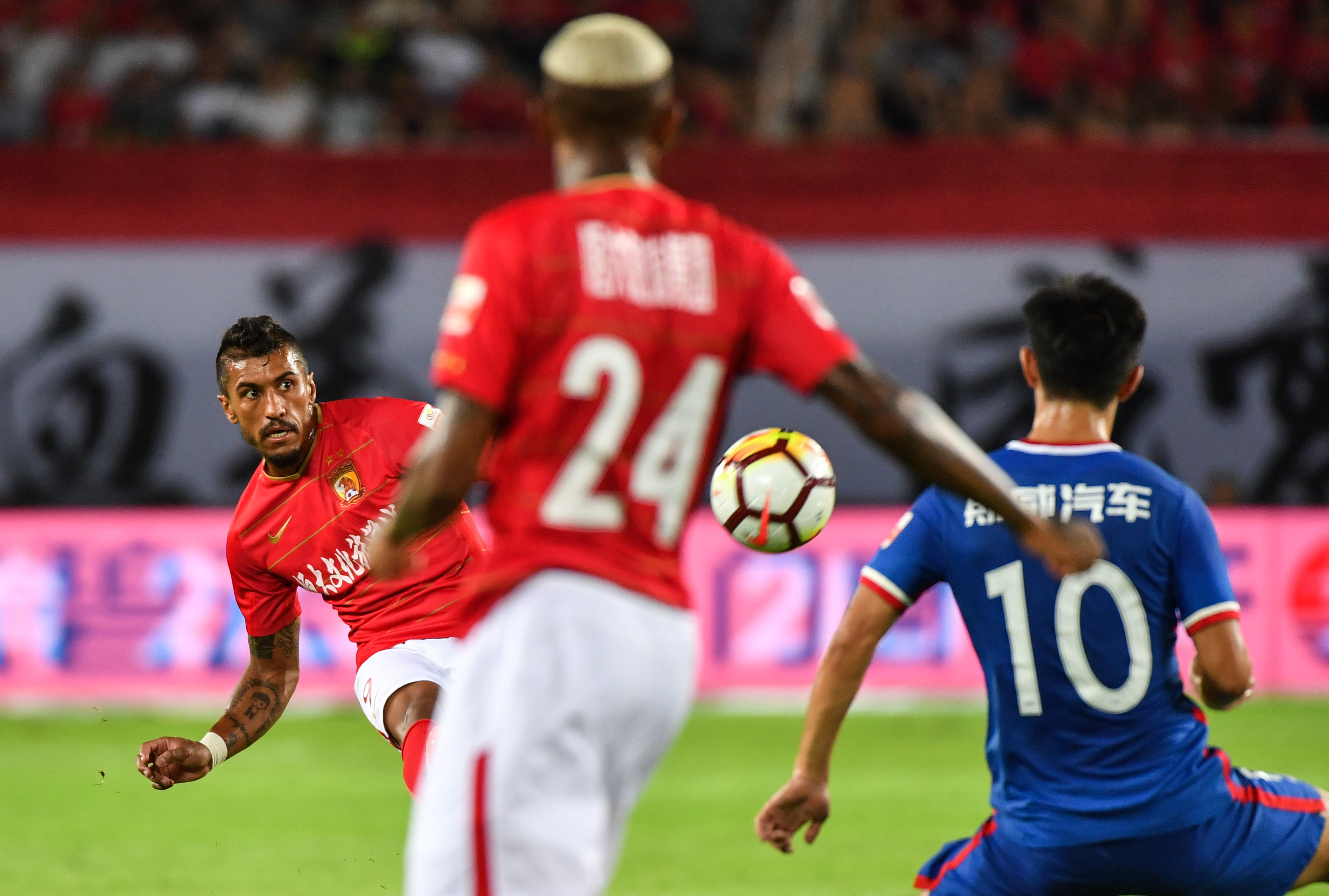 广州恒大客场战平重庆斯威