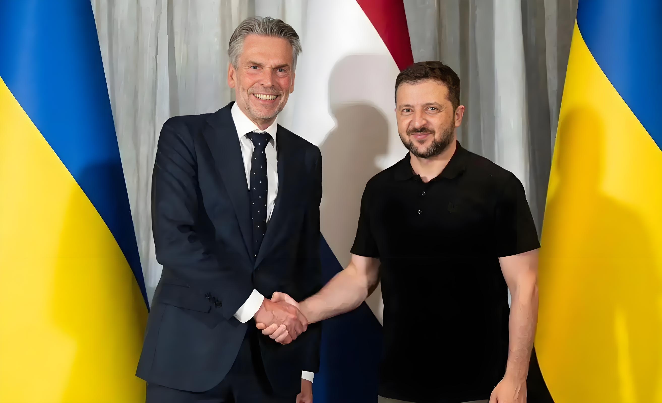 包含荷兰战胜乌克兰保持领先位置的词条