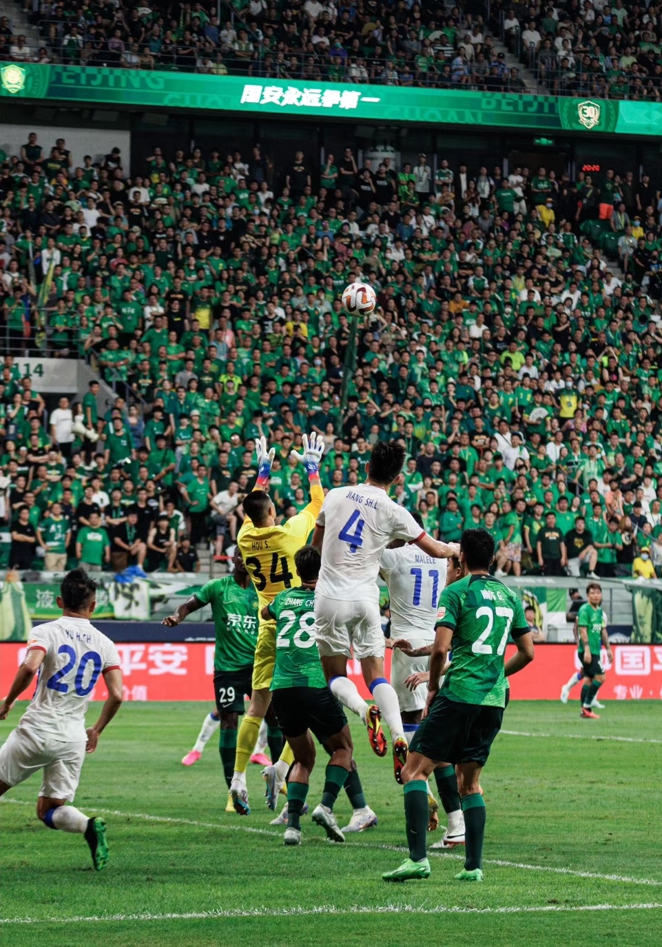 阿贾克斯主场取胜,晋级显然 阿贾克斯主场取胜,晋级显然