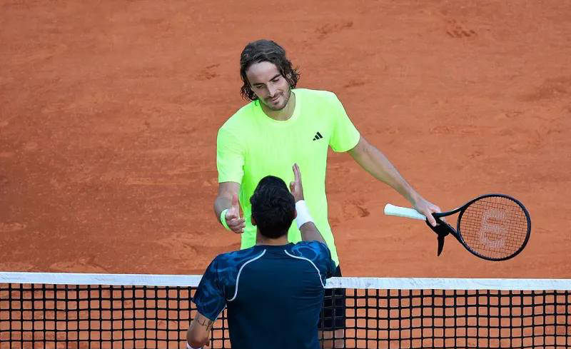 美国网球队翻盘澳大利亚网球队，西西帕斯爆发神勇的简单介绍