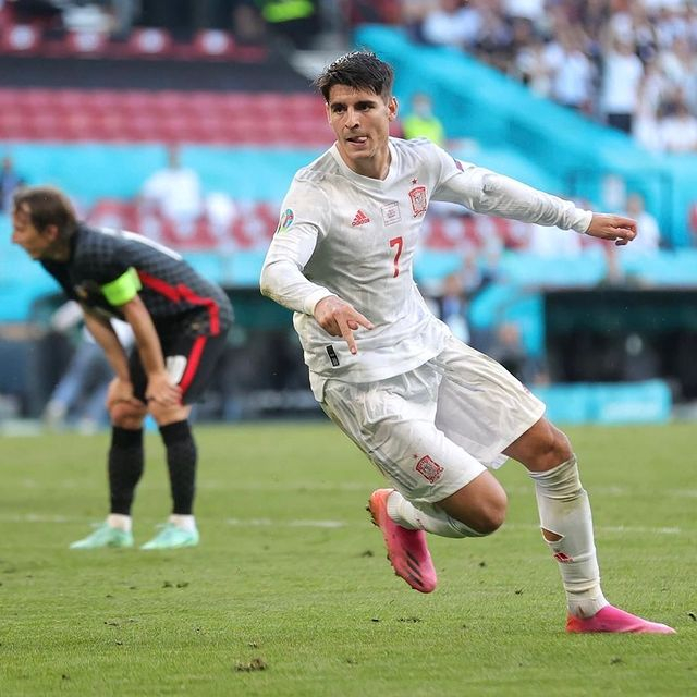 意大利险胜瑞士，德利赫特制霸全场的简单介绍