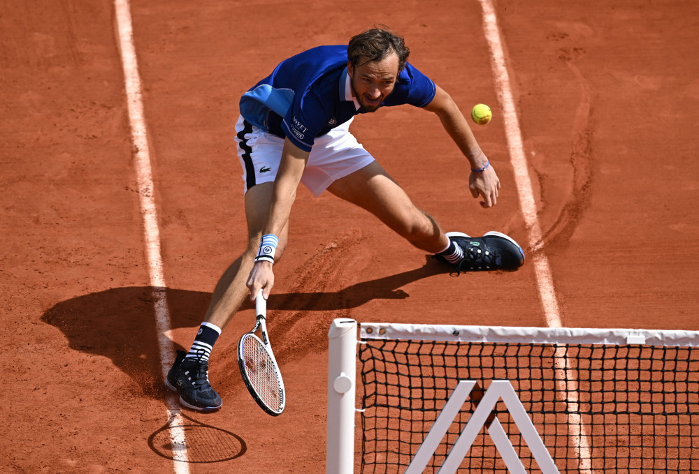 法国网球队轻取英国网球队，梅德韦杰夫制霸全场的简单介绍