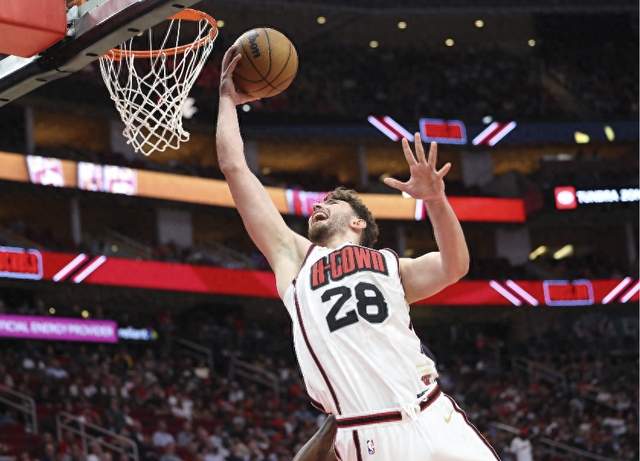 吉林队翻盘火箭,霍勒迪点燃赛场 吉林队翻盘火箭,霍勒迪点燃赛场