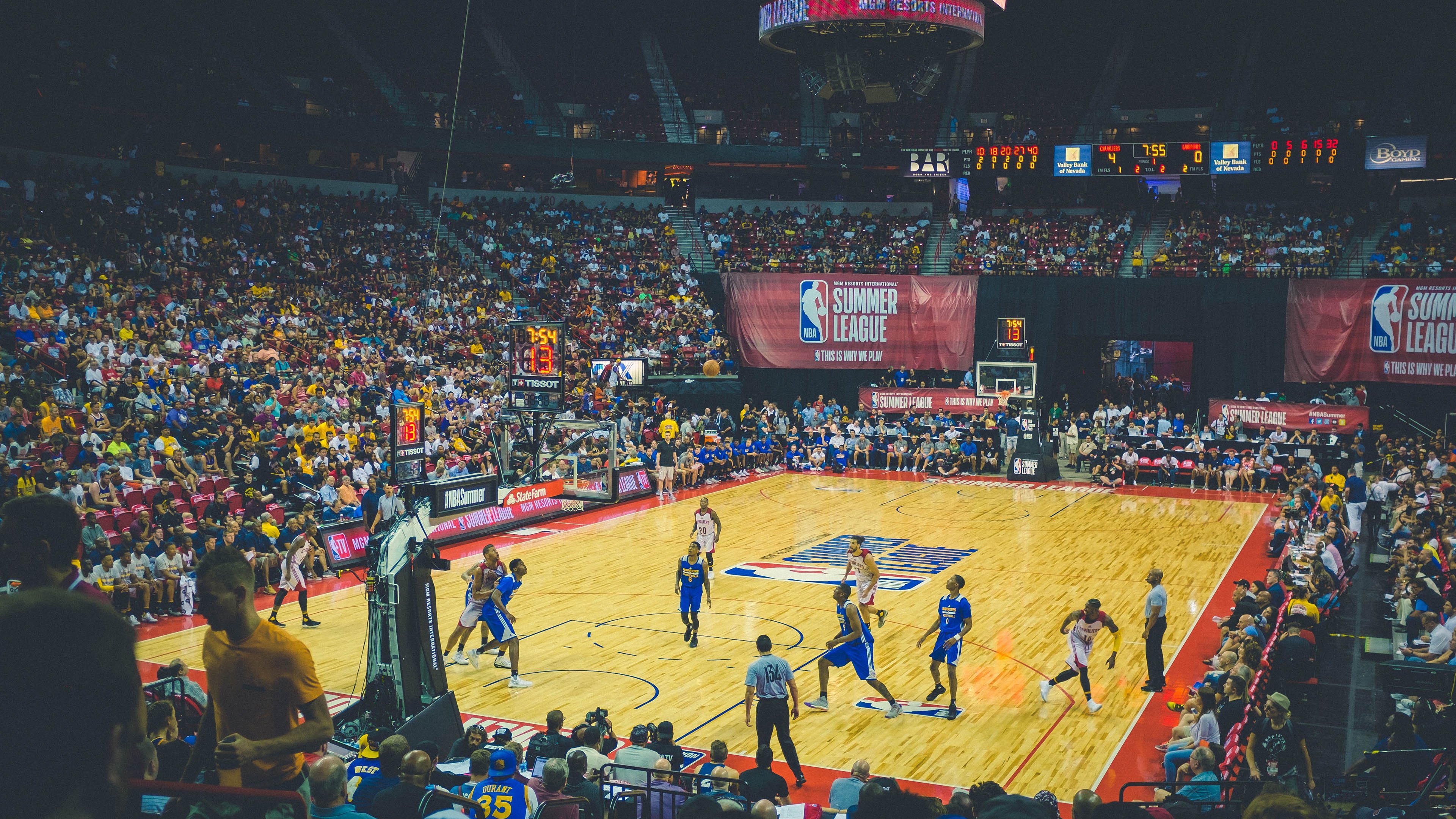 步行者收割篮网，当战术板沉默时，哈利伯顿在关键回合的呼吸声成为唯一律令